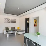 Evergreen Apartment *