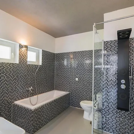 Evergreen Apartment *